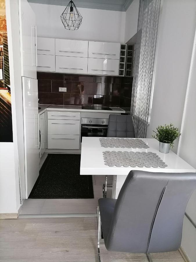 Merey Apartment Сегед Екстериор снимка